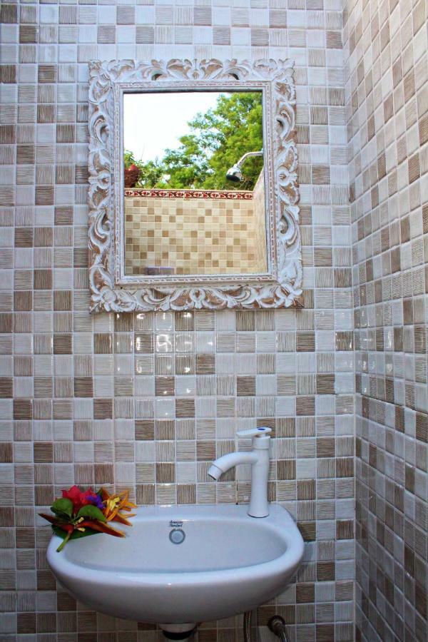 W Guest House Нуса-Лембонган Экстерьер фото